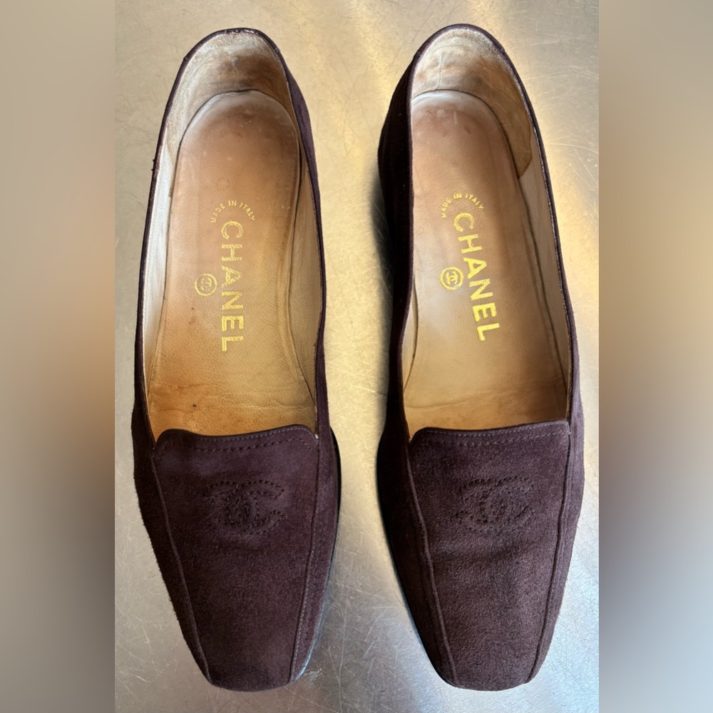 CHANEL Vintage Women's Rich Brown Suede Loafers